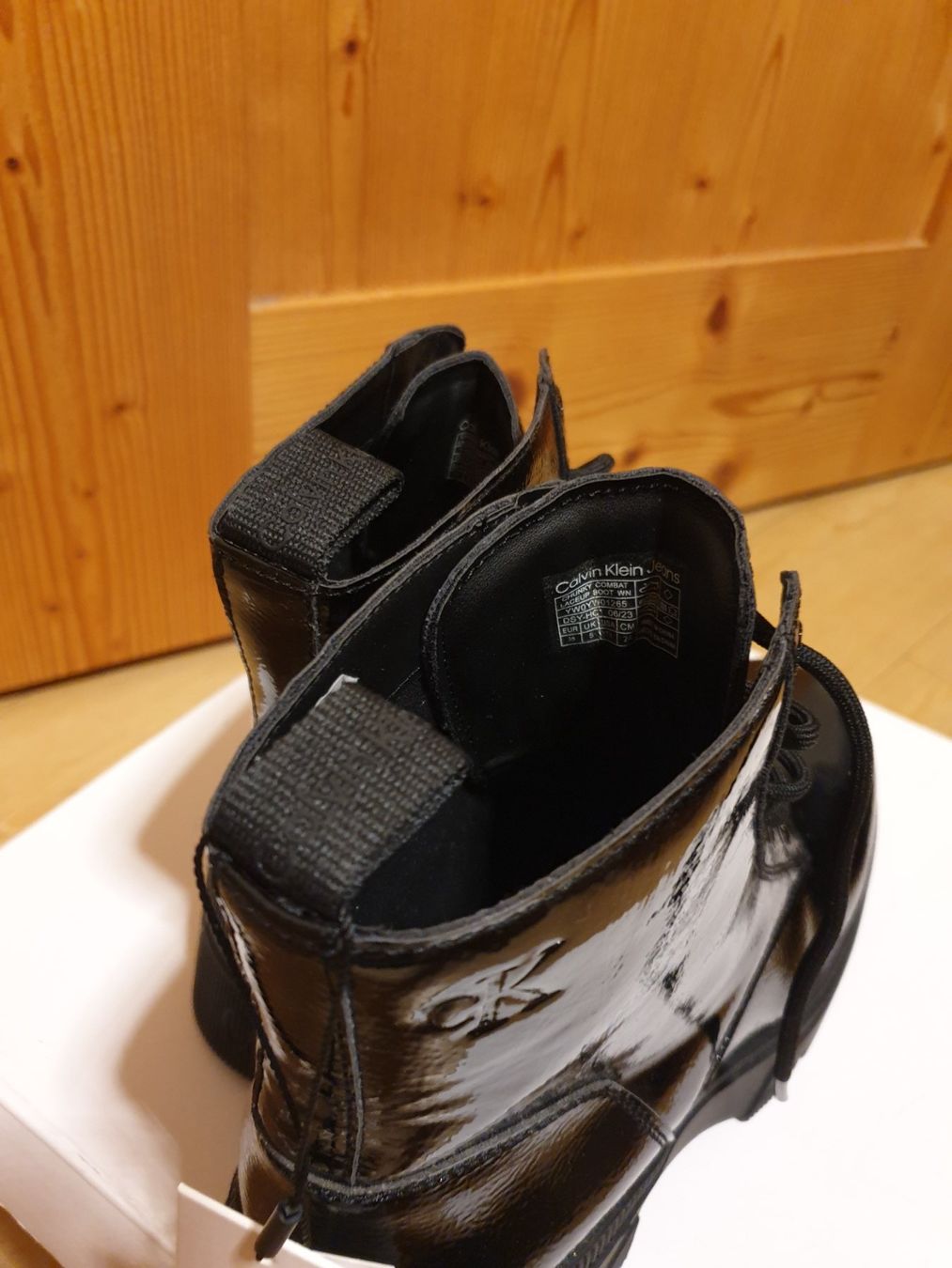 Calvin Klein Scarpe da donna: Calvin Klein Chunky Combat Boot Gr. 38 Botte d'hiver – Nuovo (secondo la descrizione) da Val D Illiez venduto da SnowRoof 4