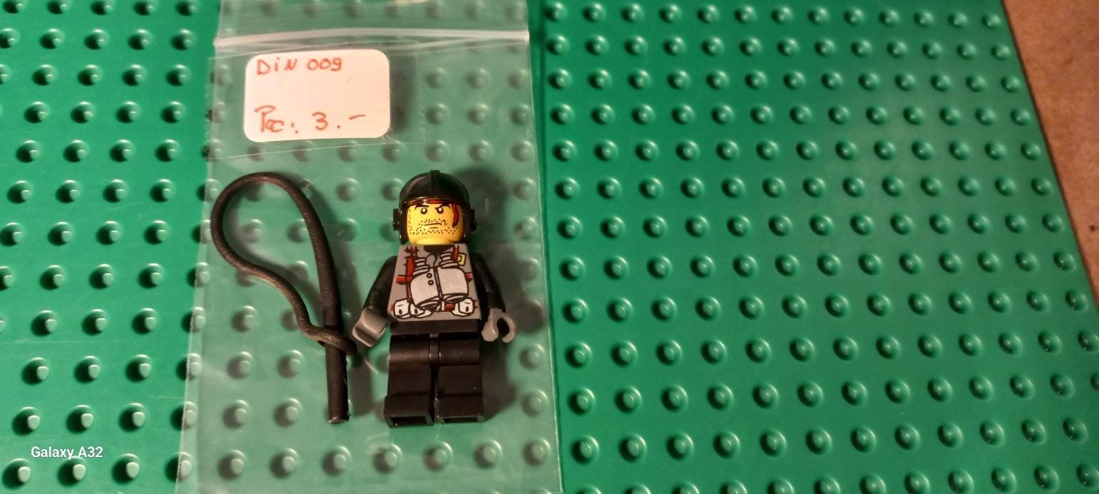 Lego Giocattoli: Mini figurine Lego ( Digger ) – Usato da La tour de treme venduto da Legocreation82