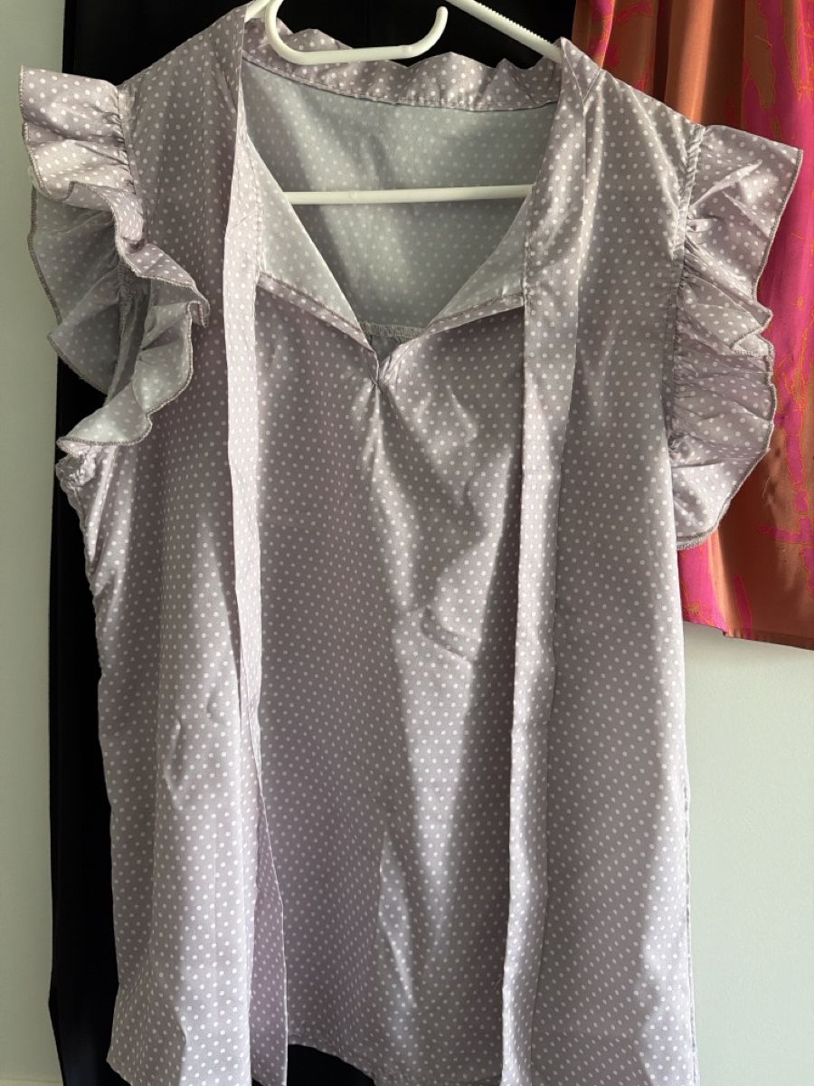 Lotti di vestiti: Damen Blusen 3er Set gemustert Grösse M plus 1 Kleid  – Usato da Tägerwilen venduto da Auster1 3
