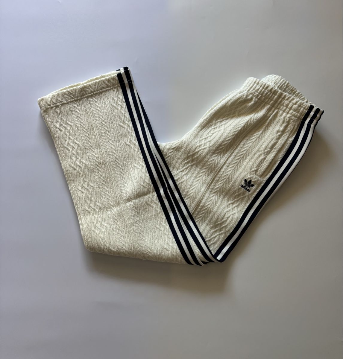Adidas Pantaloni: Adidas Tricot Jogginghose – Nuovo (secondo la descrizione) da Vionnaz venduto da b_f_d_r_g 1