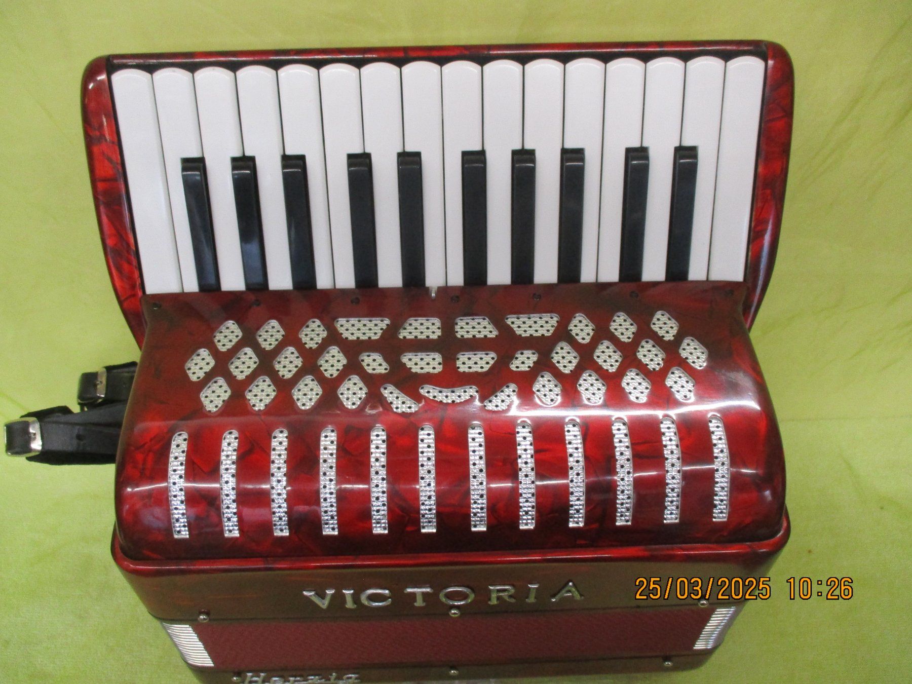 Victoria Musikinstrumente: Akkordeon Victoria V 26 – Gebraucht aus Jegenstorf von Oktavio 1