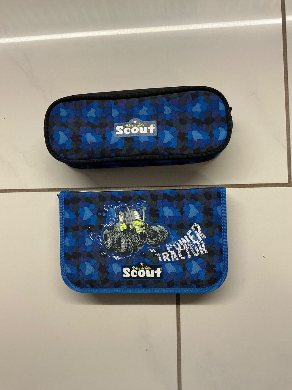 Astucci : Schul Etui Scout mit Traktor Motiv – Usato da Biel-Benken BL venduto da Sahra1