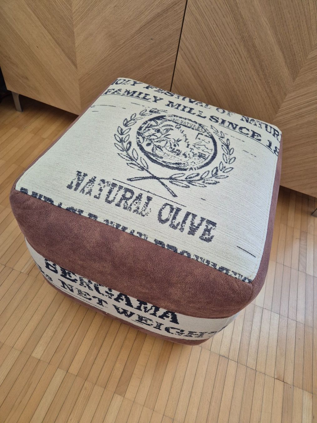 Sgabelli: Sitzpouf / Hocker – Usato da Basel venduto da Ber_8sp7