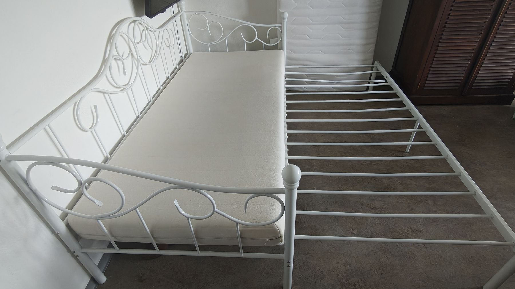 Betten: Schlafsofa Metall + Kokosmatratze – Gebraucht aus Zürich von DinaCardelli 3