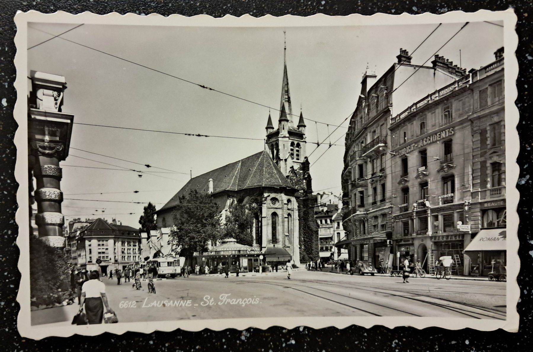Cartoline postali: LAUSANNE - TRES ANIMEE - TRAM - OLDTIMER . – Usato da Ponto Valentino venduto da giorgia06