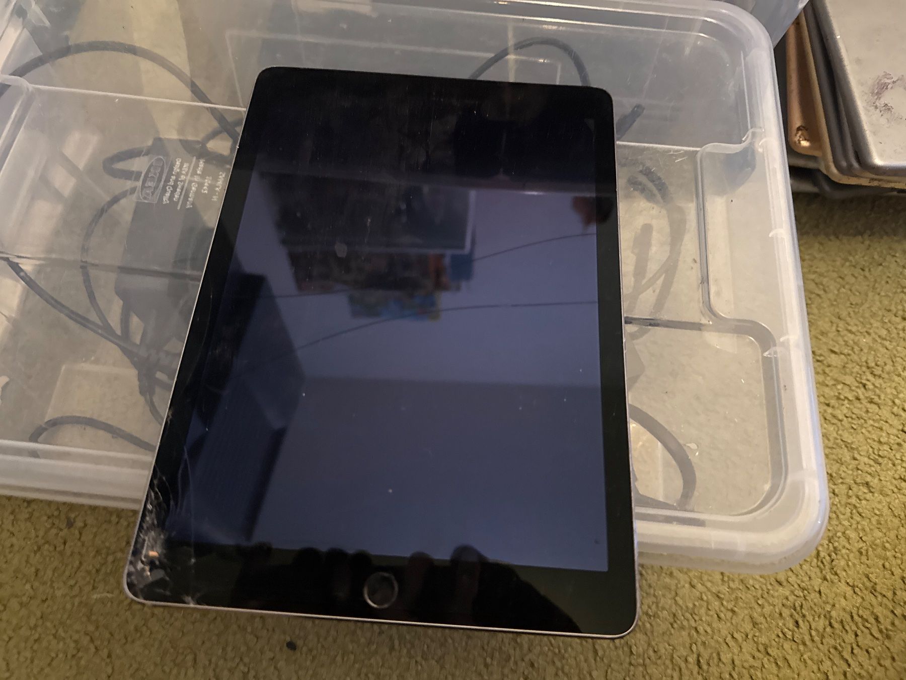 Apple Tablettes PC: Ipad Air 2 -A1567- icloude – Défectueux à Olten par HoYa01