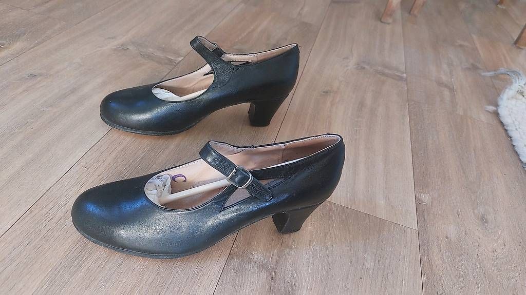 Damenschuhe: Flamencoschuhe schwarz 7 – Gebraucht aus Richterswil von nimgruet