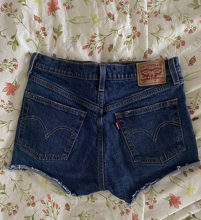 Jeans: Levi Shorts W27 – Gebraucht aus Busswil TG von dana.ekatharina 1
