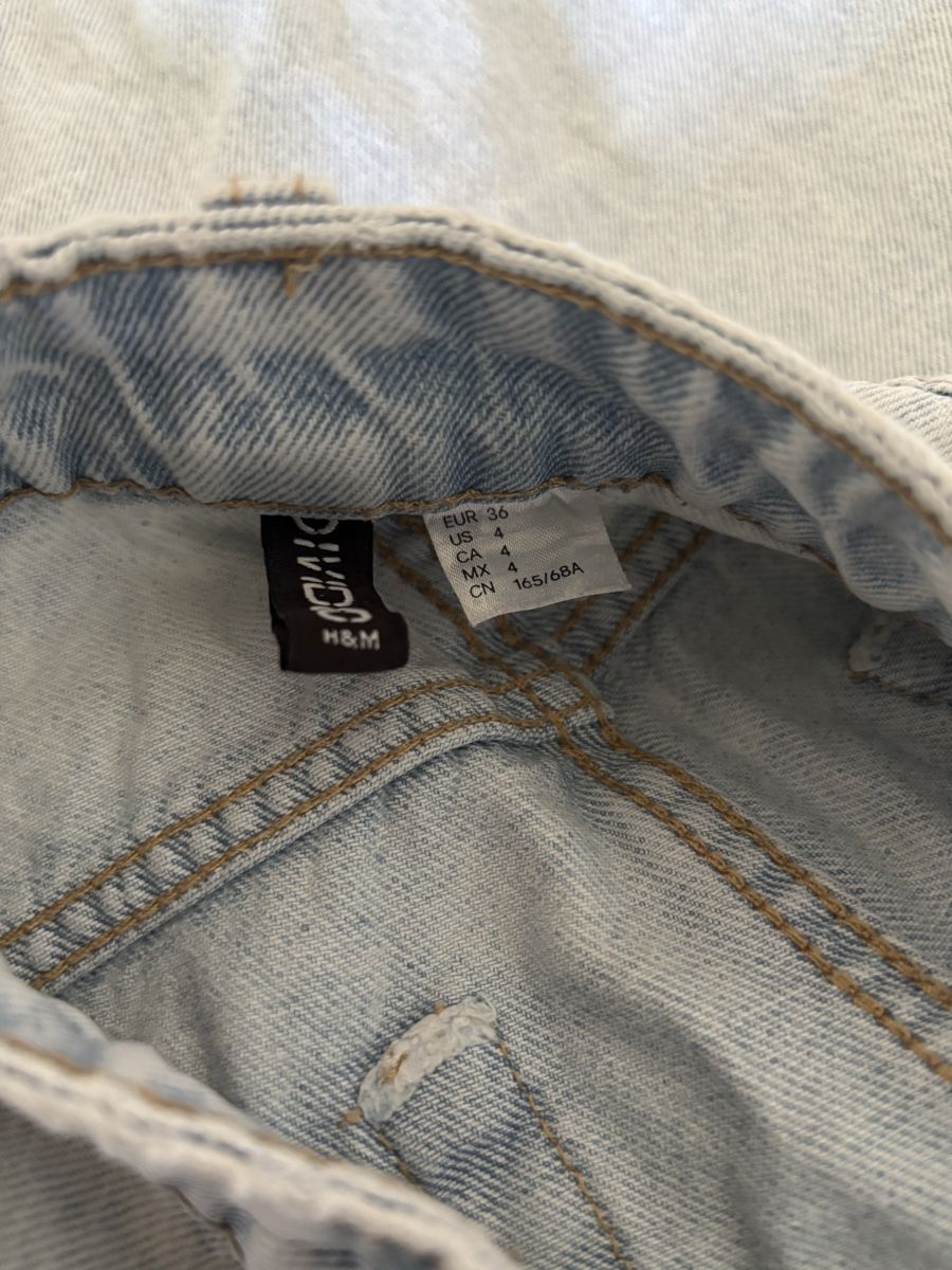 H&M Jeans: Jean large H&M bleu clair délavé – Usato da La Roche FR venduto da syd_vdb6 2