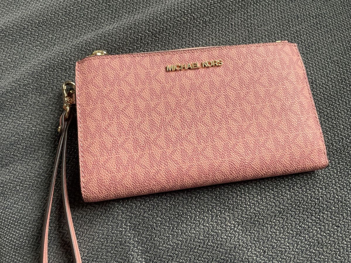 Michael Kors Portamonete: Mk wallet with wristlet – Nuovo (secondo la descrizione) da Trimbach venduto da alyn2009