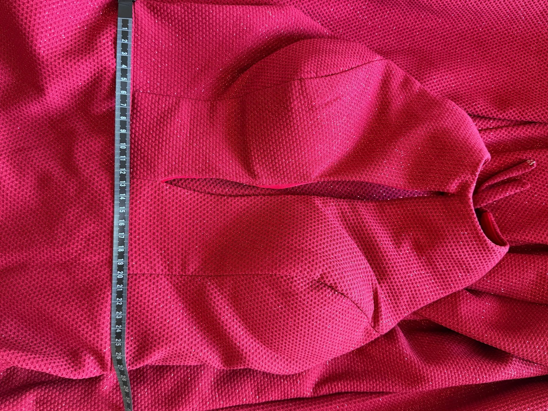 Vestiti: Jovani Red Gown – Usato da Bern venduto da djinal 6