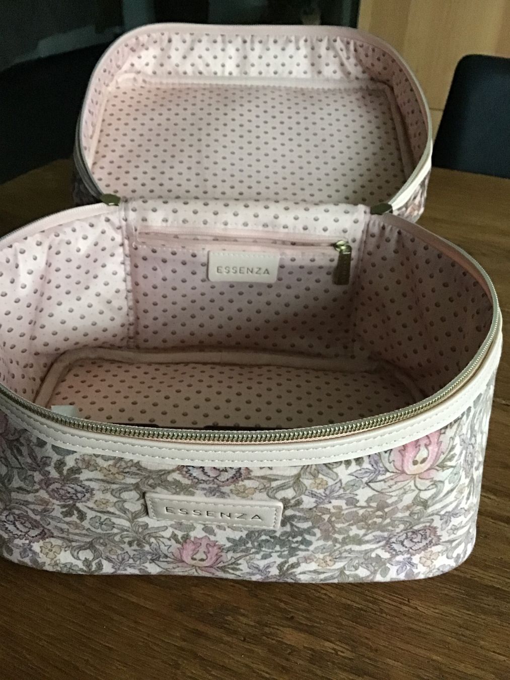 Custodie per cosmetici: ESSENZA Beauty Case – Nuovo (secondo la descrizione) da St. Ursen venduto da B1993 1