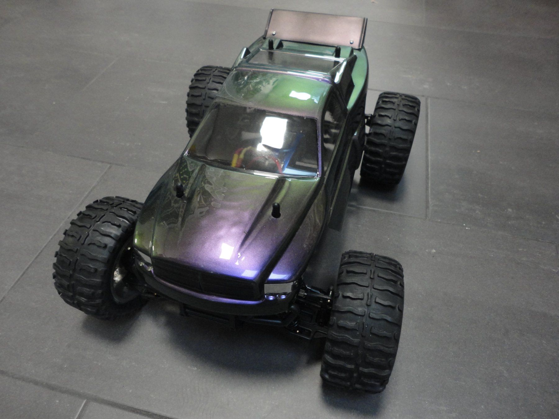 Modellismo RC: Monstertruck ca. 80kmh Neu Wechselfarbe – Nuovo e nell'imballaggio originale da Horgen venduto da RcModell 2