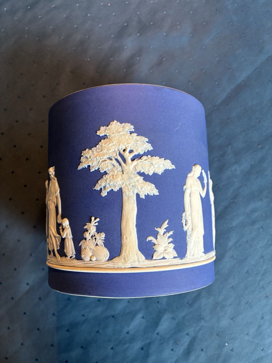 Vasi per fiori: Wedgwood - antiker Cachepot dunkelblau – Usato da Dornach venduto da Rosengarten