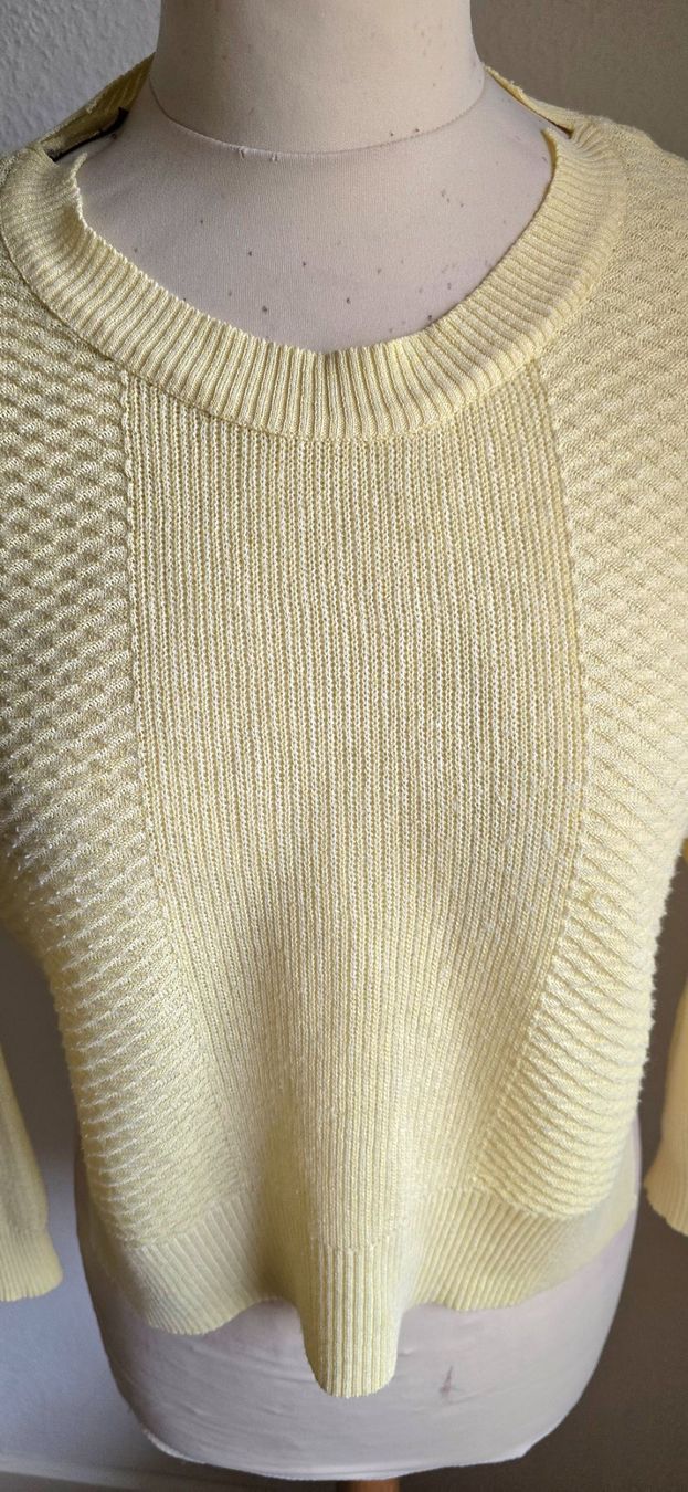 Top: Pull léger jaune pâle taille XS – Usato da Genève venduto da Saleena 6
