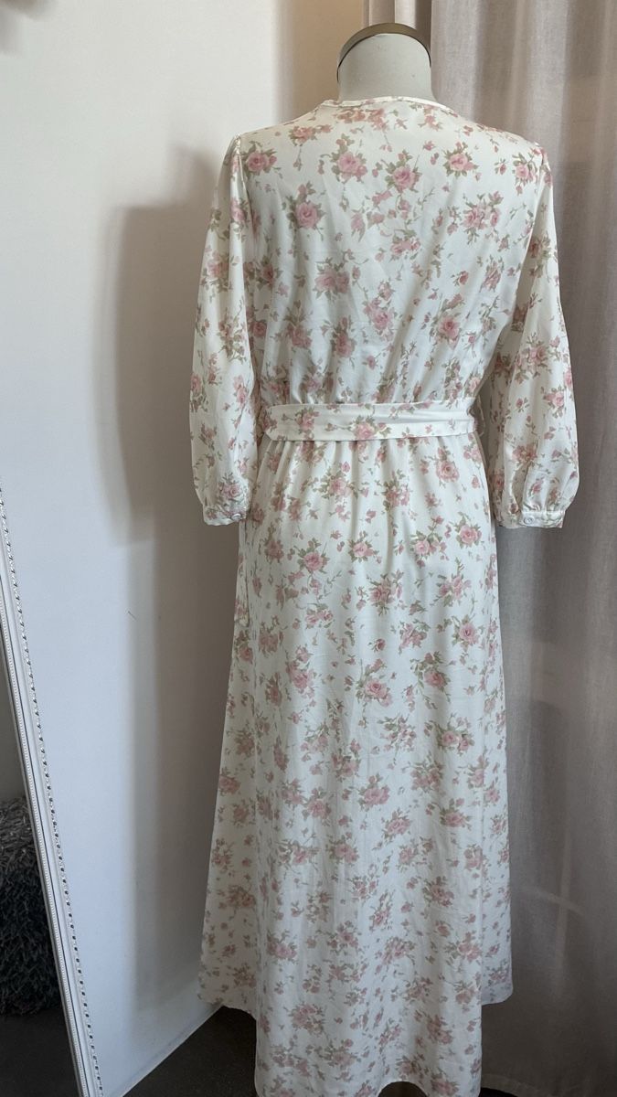 Robes: Kleid mit Blumenmuster und Gürtel Langarm Grösse M – Neuf (Voir description) à Bäretswil par Viechel 3