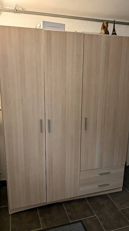 Armadi: Schrank GRATIS – Usato da Bern venduto da promo-center