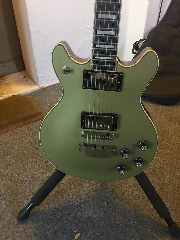 Hagström Instruments de musique: Hangström Deuce Desert mit Tasche und Gurt – D'occasion à Duggingen par Singfogel 1