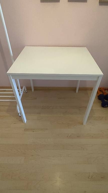 Cintres: IKEA table and hanger – D'occasion à Horgen par marco.bll 2