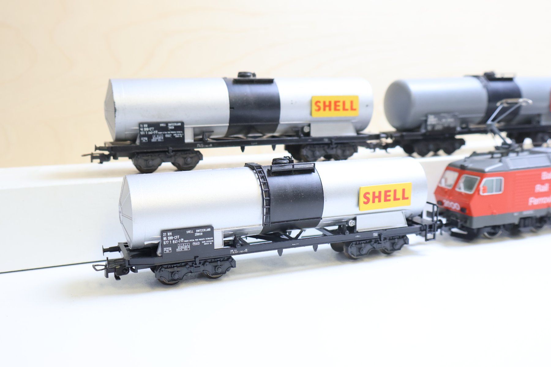 Roco Modellini di ferrovie: ROCO SBB Re 4/4 E-Lok 2000 + SBB Tankwagen Set H0 – Usato da Winterthur venduto da Monstera 5