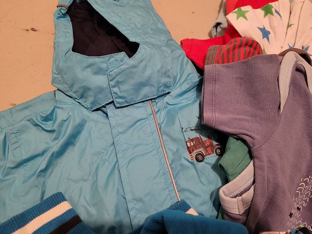 Lotti & Set di vestiti: Kleiderpaket 92/98 Junge, 29 Teile  – Usato da Fällanden venduto da vickita1 2