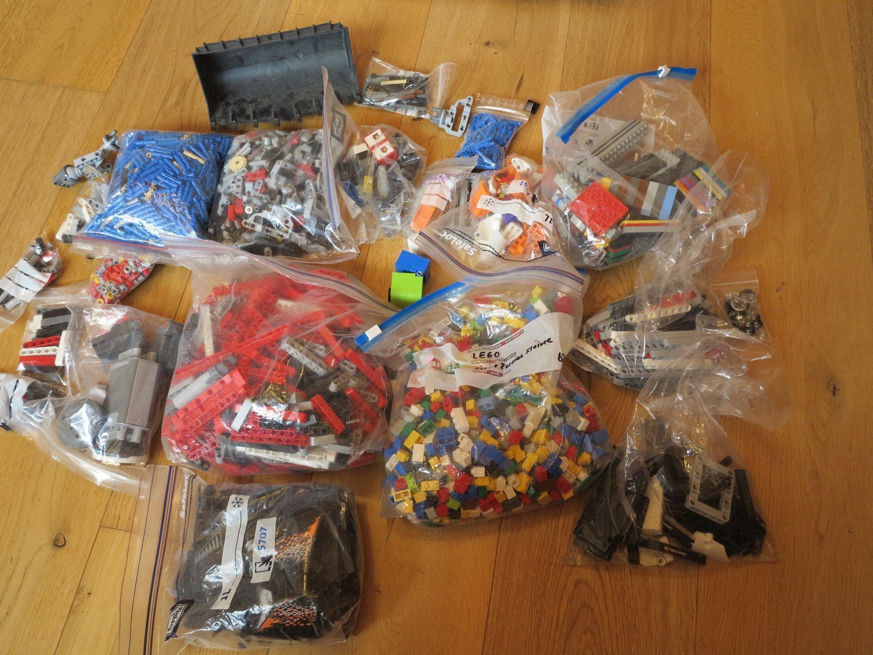 Lego Jouets: Lego ca 3.8 kg – D'occasion à Bettmeralp par stermei 1