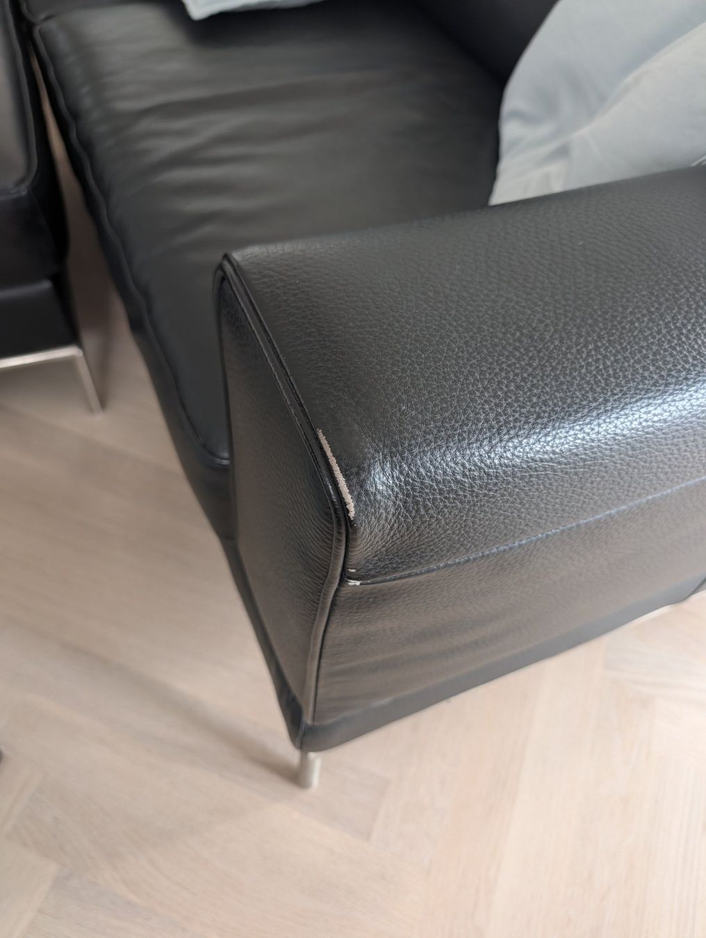 Divani: Schwarzes Echtledersofa mit Sessel und Hocker - Super! – Usato da Kilchberg ZH venduto da serced 2
