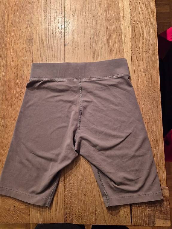 Pantaloni: Nike Sporthose Damen – Usato da Kriens venduto da honig01 1