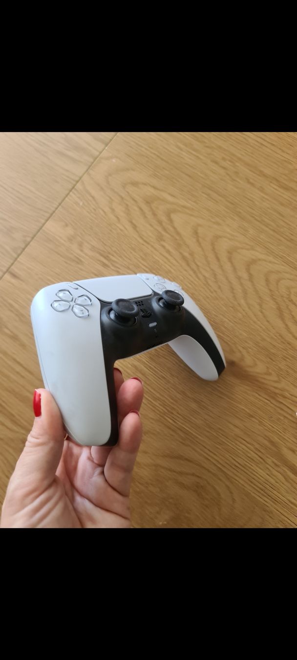 Sony Controller: Sony DualSense Controller weiss PS5 neuwertig  – Nuovo (secondo la descrizione) da Emmenbrücke venduto da gatasalvache 4