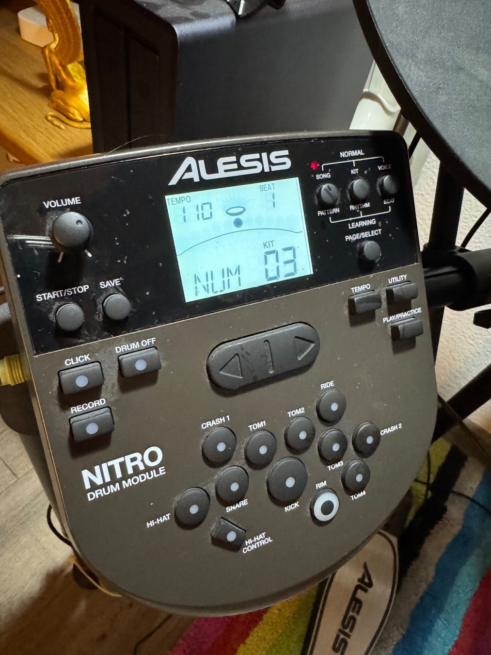 Alesis Strumenti musicali: Alesis Nitro Mesh E-Drums Set - Mit Zubehör – Usato da Burgdorf venduto da Caradhras 2