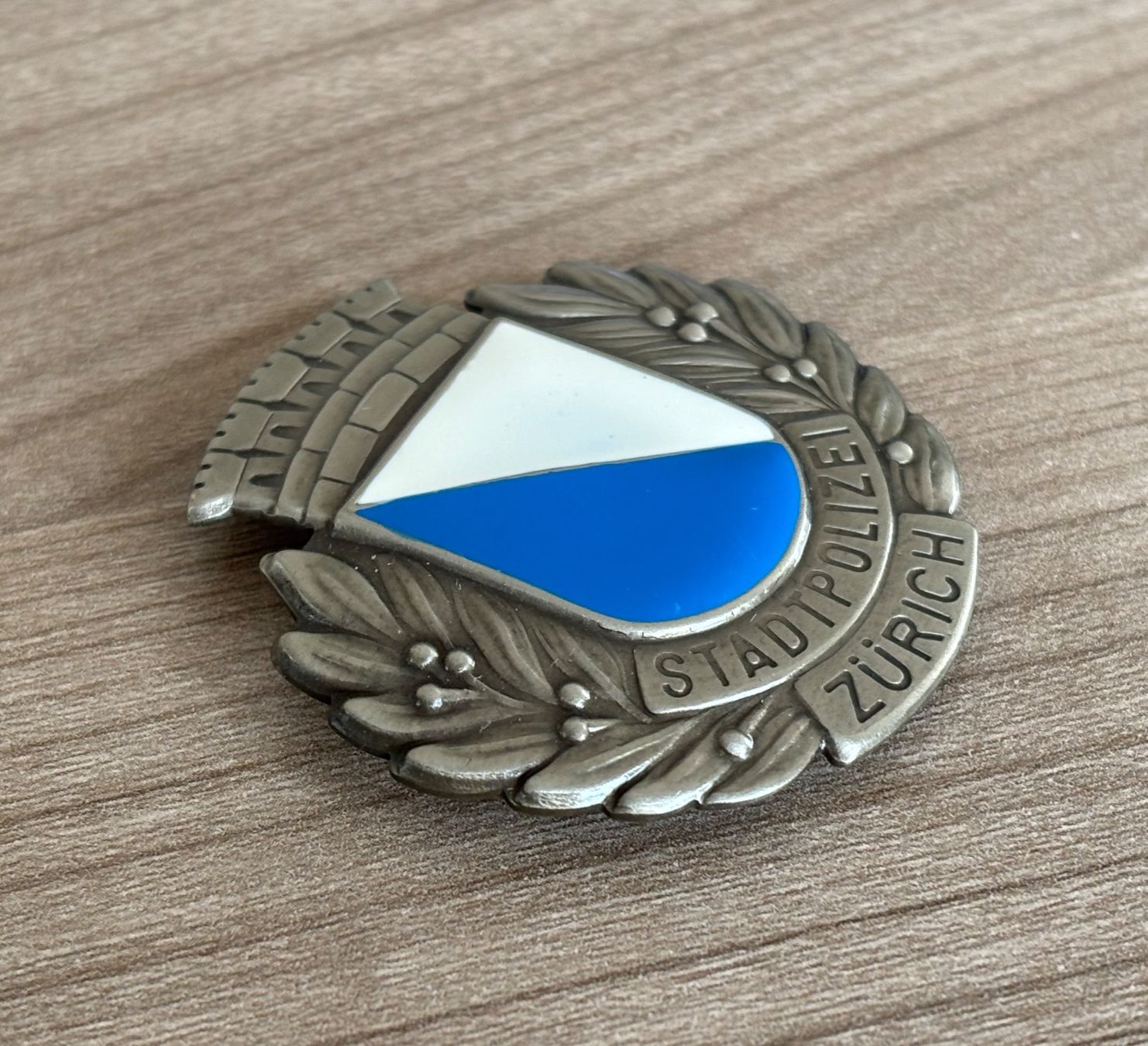 Placchette & Badge: Metall Abzeichen Stapo ZH - Plakette – Usato da Jona venduto da Sid100 1