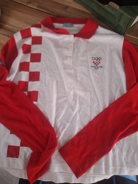 Pullover & Sweatshirts: Pull de la Croatie olympique – Gebraucht aus Monthey von australie 1