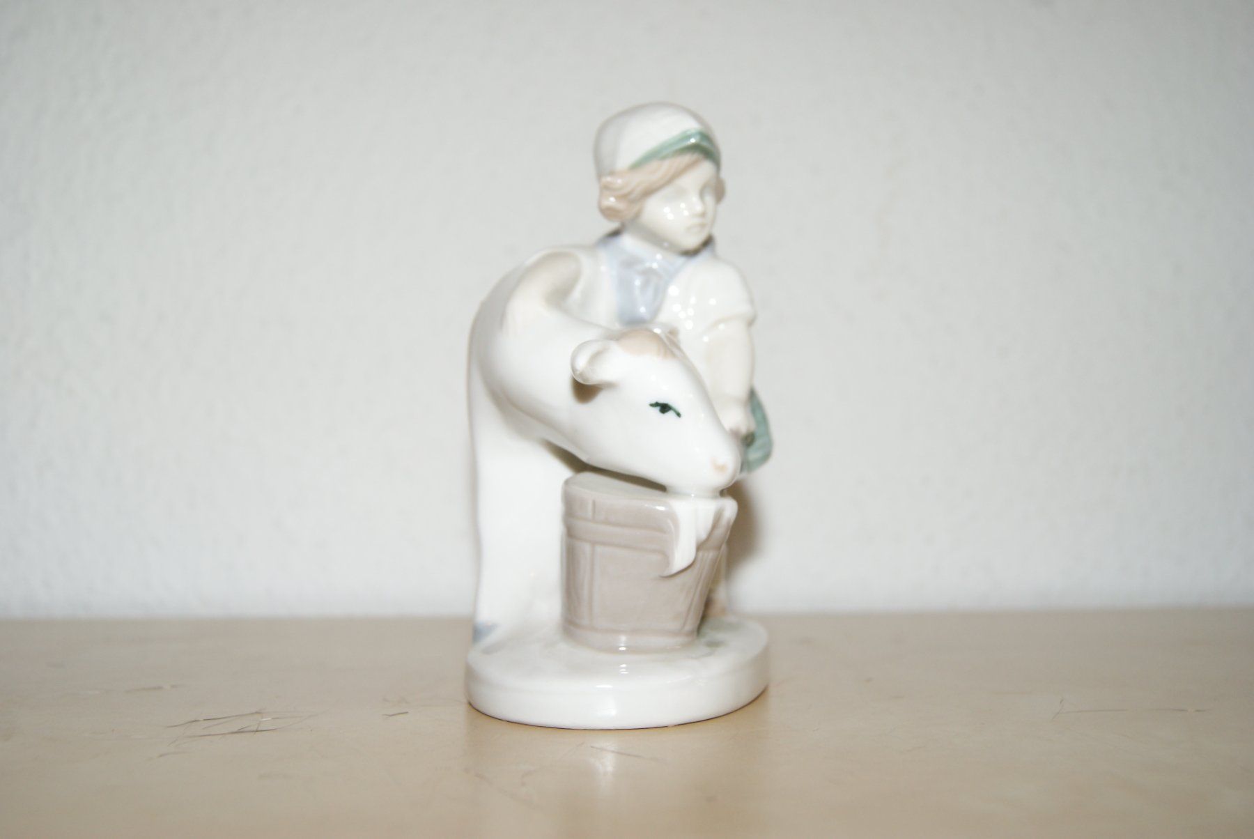 Statuette: Prozellanfigur BAUERNMÄDCHEN MIT Kalb – Usato da Zürich venduto da Widi1 5