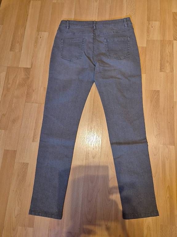 Jeans: Damen-Jeans – Usato da Kleinlützel venduto da hkl_sv2y 1