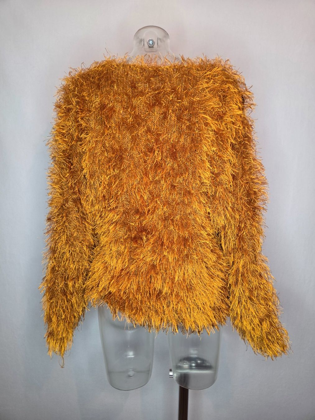 Pullover & Sweatshirts: Flauschiger Statement Pullover mit Applikationen - M – Gebraucht aus Bern von SecondSpirit 2