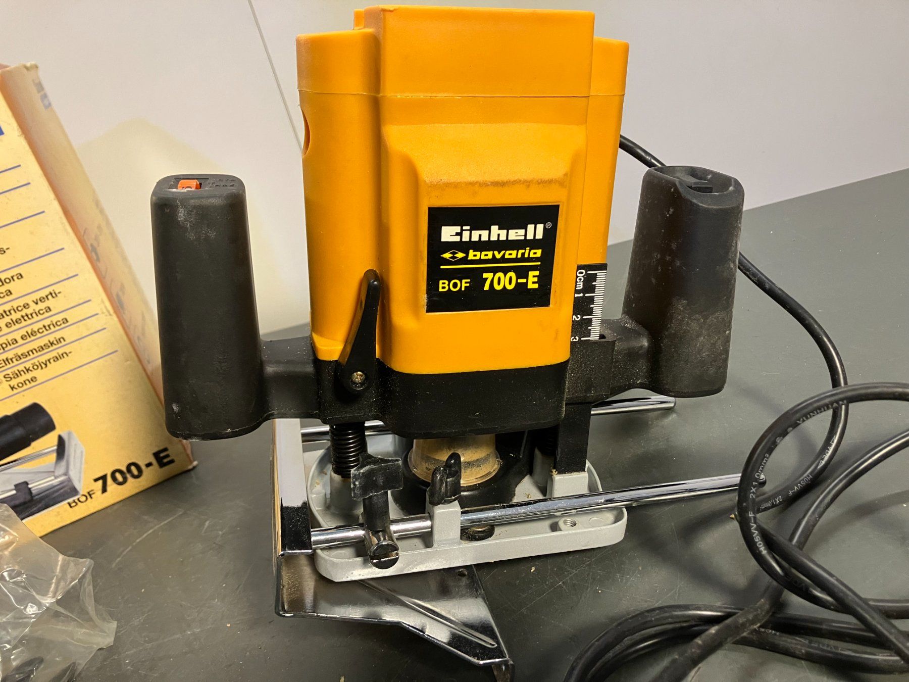 Einhell Tutte le macchine: neuwertige Einhell BOF700-E - El. Oberfräse 700W ab 1.- – Usato da Lichtensteig venduto da Buy24International 4