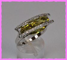 Exklusiver Ring mit Zirkonia