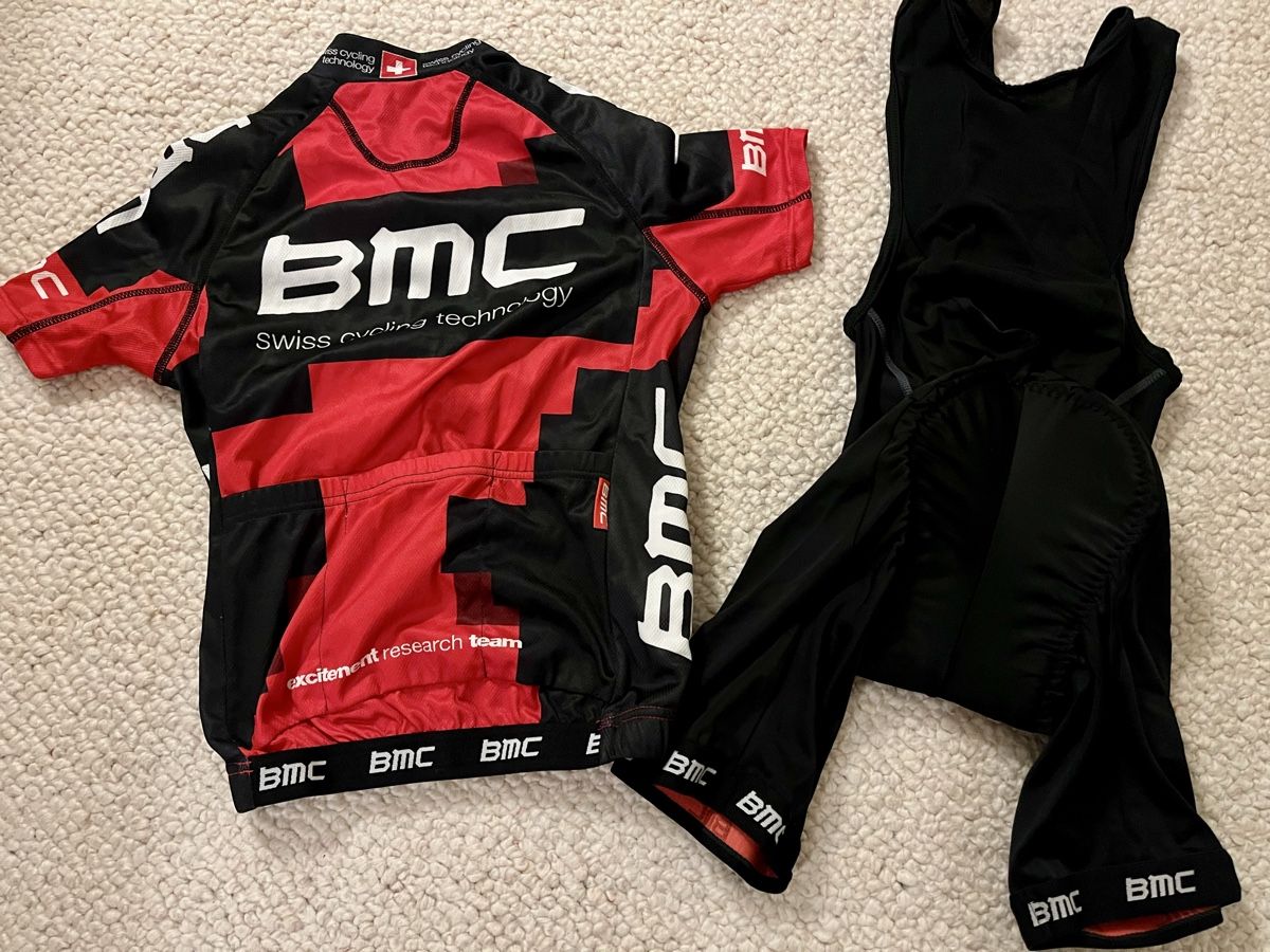 BMC Lotti di vestiti: Tenue de vélo  – Usato da Genthod venduto da Bilibi 1