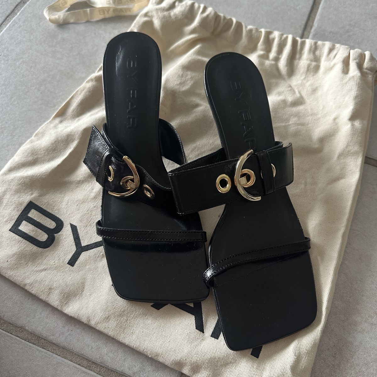 Scarpe da donna: BLACK LEATHER STILETTO SANDALS BY FAR 38 – Nuovo e nell'imballaggio originale da Zofingen venduto da JumpInVintage 7