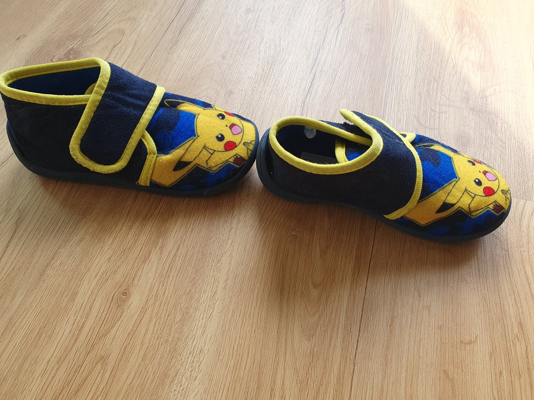 Scarpe per ragazze: Pokemon Hausschuhe blau Gr. 28 – Usato da Heinrichswil venduto da frankie19860 3