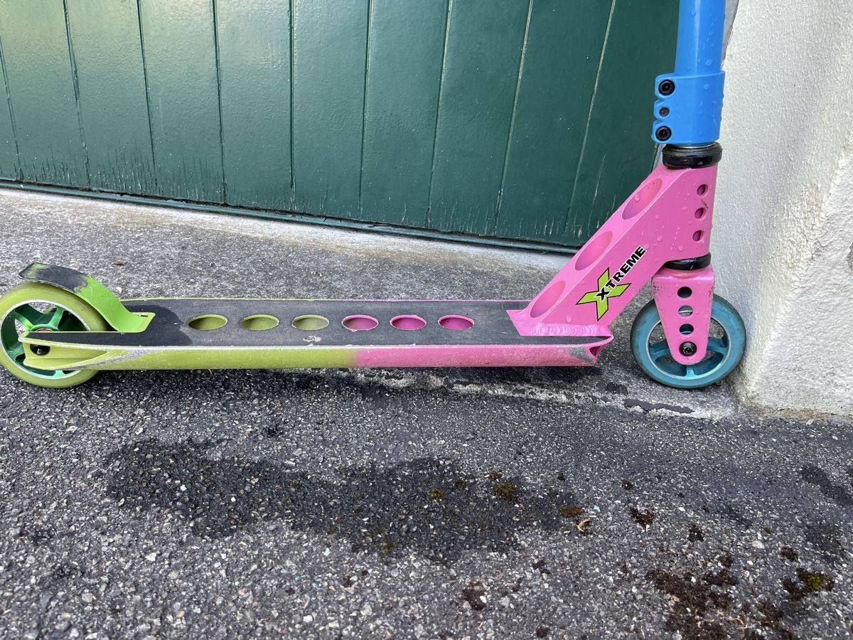 Micro Kickboard: Stuntscooter Xtreme Pink Grün Blau – Usato da Erlenbach ZH venduto da Roudae 2