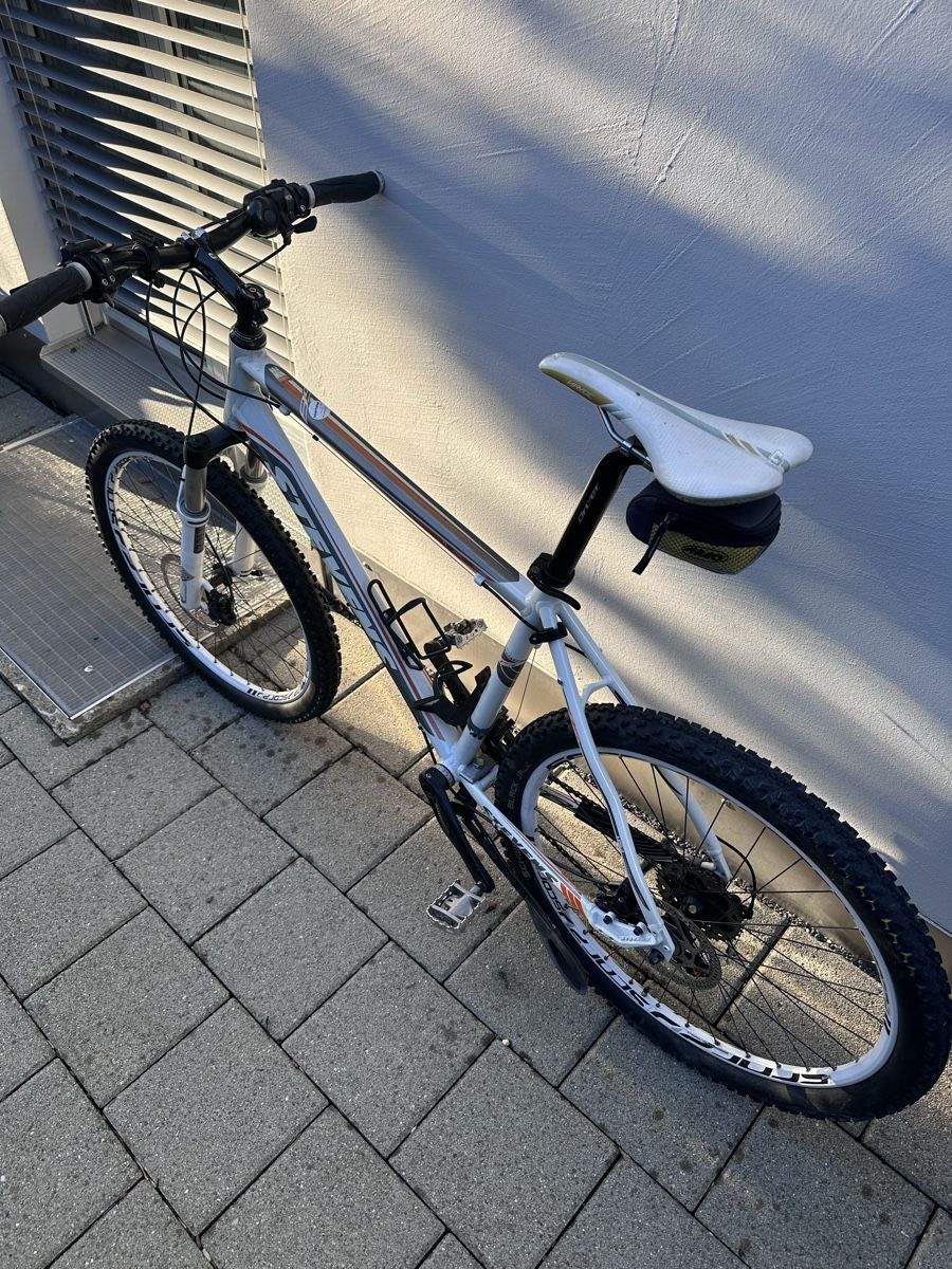 Stevens Biciclette: Stevens Mountainbike Hardtail weiss – Usato da Oberarth venduto da Flipp3 2