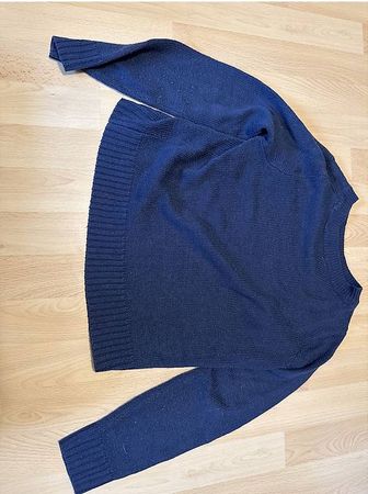 Dunkelblauer Strickpullover