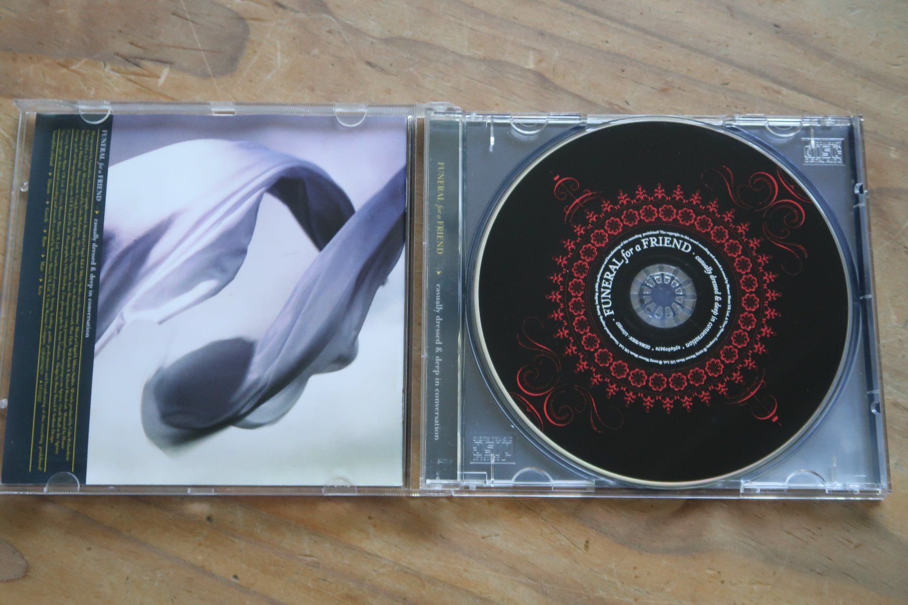 CD: FUNERAL FOR A FRIEND - CASUALLY DRESSED & DEEP IN CONVERSATI – Usato da Basel venduto da Patiscat 3