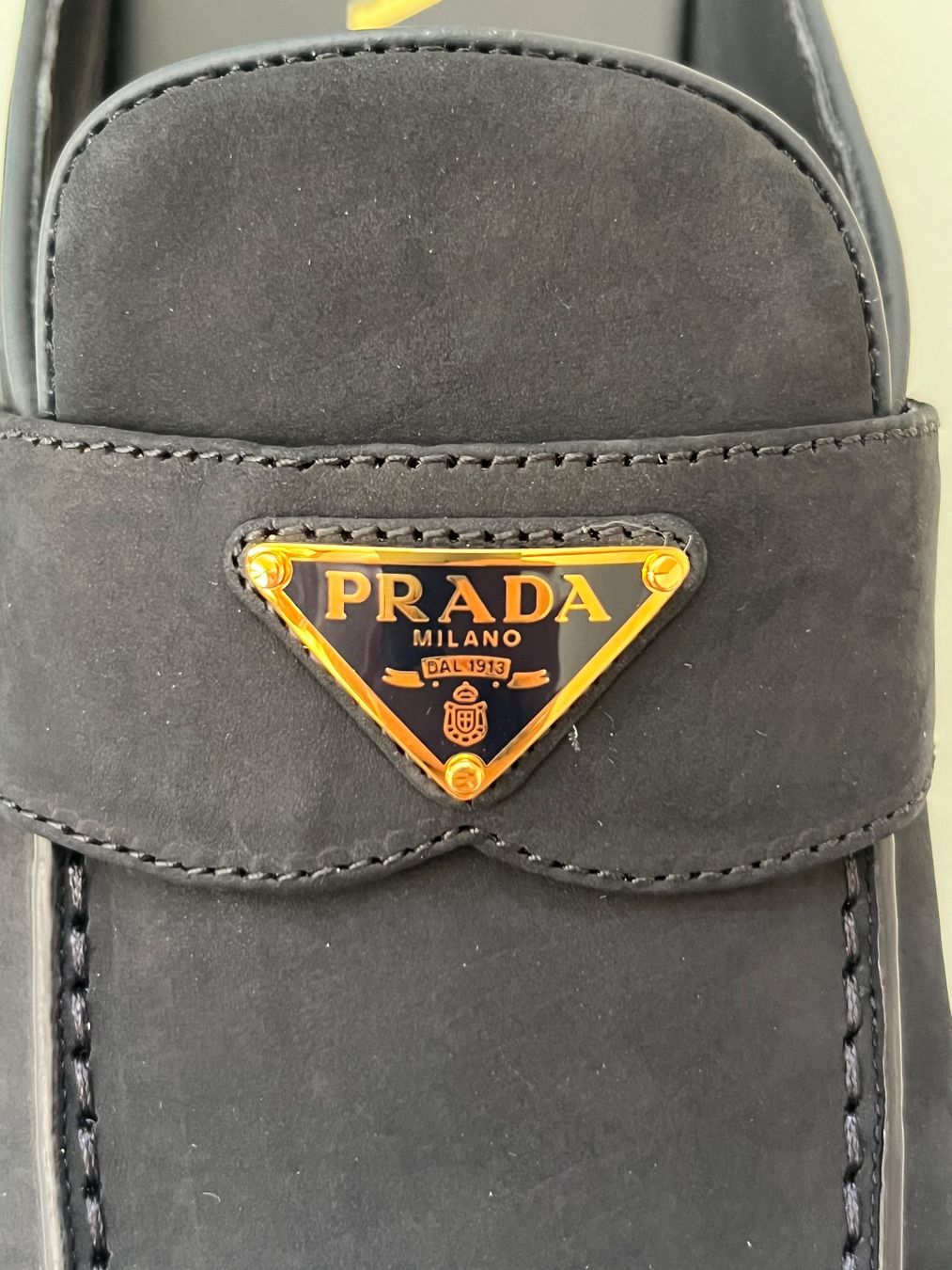 Prada Scarpe da donna: Prada Wildleder Mules Navy Blau 38.5 IT Neu – Nuovo (secondo la descrizione) da Lausanne venduto da S_luxury 2