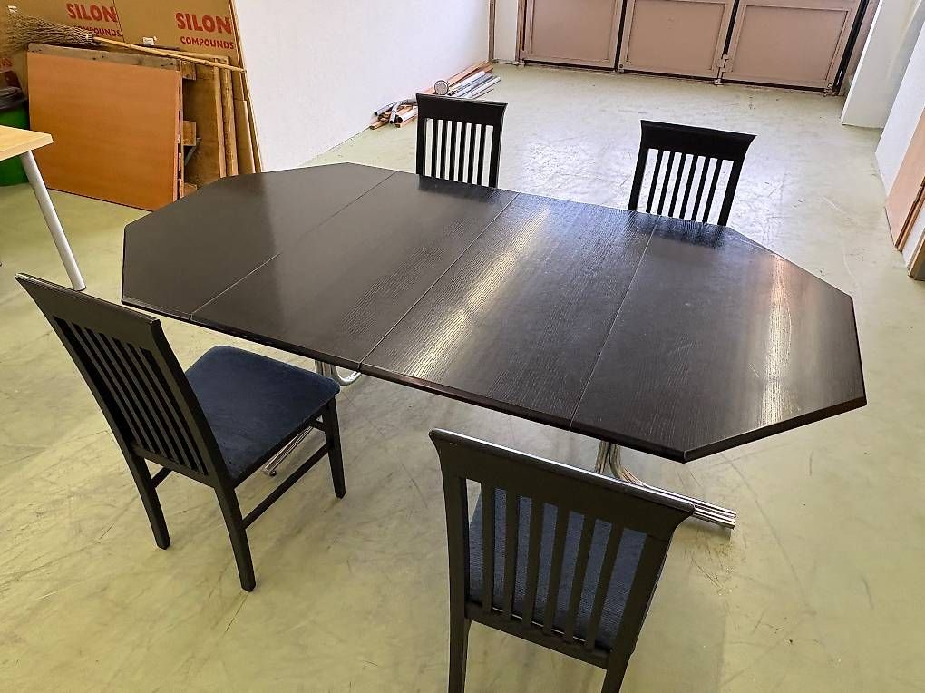 Set di tavolo e panche: Table noire avec 4 chaises – Usato da Avry-sur-Matran venduto da DBxx 1