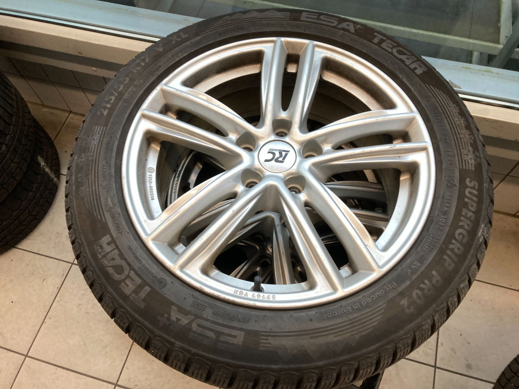 Seat Pneumatici & Ruote complete: Seat Ateca Winterräder 215/55R17 – Usato da Cham venduto da WB2223 2
