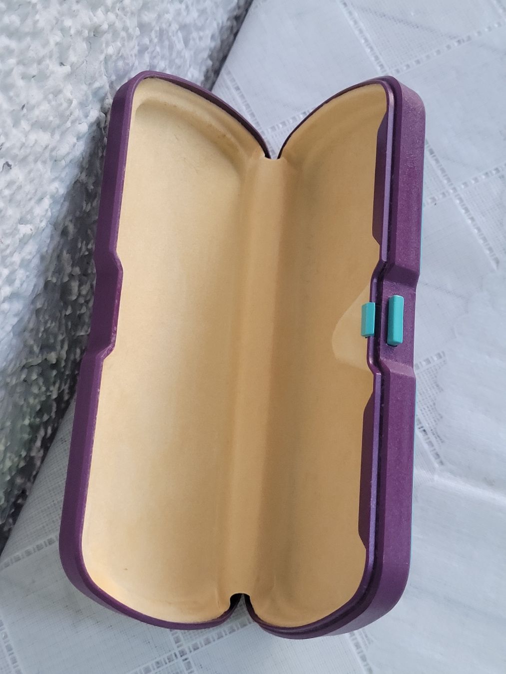 Autres vêtements & accessoires: Brillenetui Hardcase Retro Design  – D'occasion à Buttikon SZ par Corendo 1