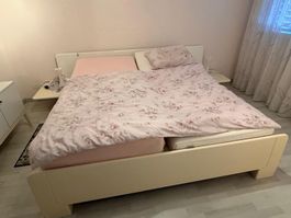 Doppelbett weiss mit Nachttischen gebraucht guter Zustand