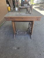 Nähmaschine Pfaff Modell 31 mit Holztisch gebraucht